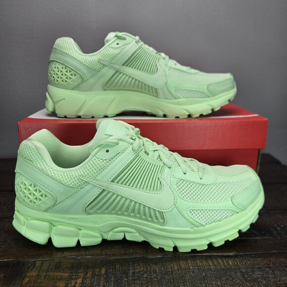 NEW Nike Zoom Vomero 5 Mens Size 10 Running Shoes Sneaker Green HF5493 301 - Picture 1 of 12